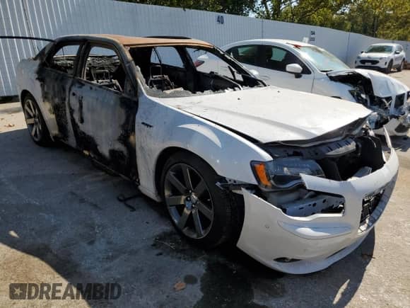 2014 Chrysler 300 SRT-8 с VIN 2C3CCAFJ1EH118429, выставлен на аукционе Copart как лот 88139865 с пробегом Не указан миль и На запчасти • Non repairable. История ставок и продаж доступна на DreamBid. Изображение 4.