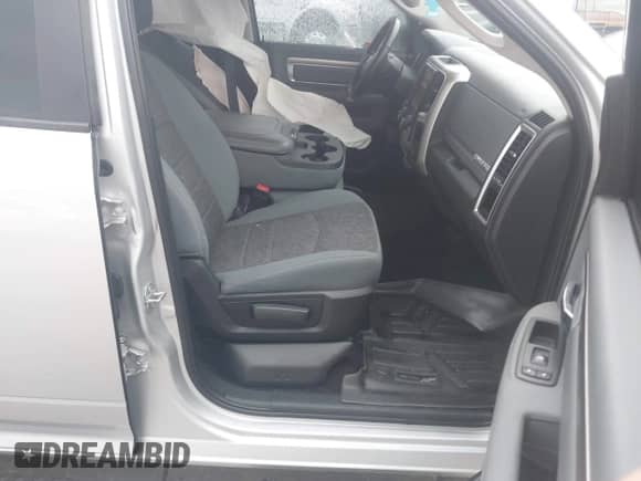 2018 Ram 1500 Big Horn z VIN 1C6RR7LG3JS110178, wystawiony jako IAAI lot #42872193 z przebiegiem 87 364 mil mil oraz . Historia ofert i sprzedaży dostępna na DreamBid. Obrazek 5.