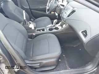 2017 Chevrolet Cruze LT с VIN 3G1BE6SM7HS580177, выставлен на аукционе IAAI как лот 43194093 с пробегом 111 987 миль миль и . История ставок и продаж доступна на DreamBid. Изображение 5.