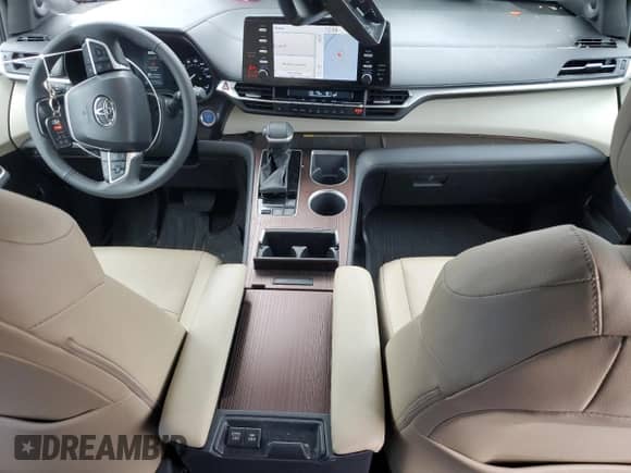 2024 Toyota Sienna XLE with VIN 5TDJSKFC5RS112623, listed as a Copart auction lot 86637104 with 27,996 mi miles and Salvage title. Bid and sale history available at DreamBid. Image 8.