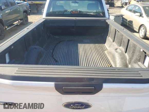 2015 Ford F-150 XL z VIN 1FTMF1CP8FKD71306, wystawiony jako Copart lot #71087554 z przebiegiem 127 136 mil mil oraz Szkoda całkowita • Salvage title. Historia ofert i sprzedaży dostępna na DreamBid. Obrazek 10.