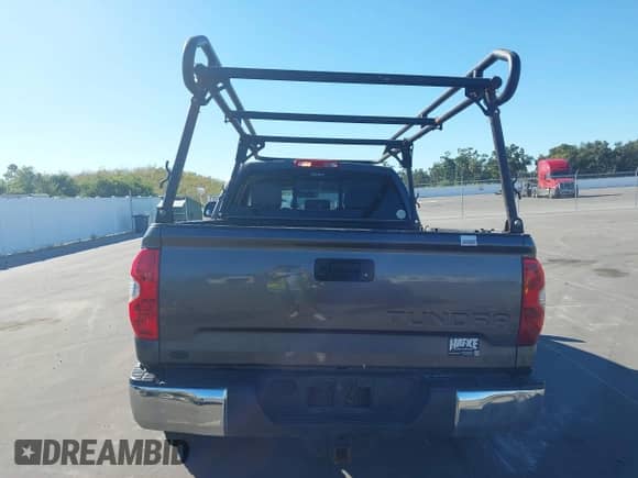 2014 Toyota Tundra SR z VIN 5TFRM5F10EX080231, wystawiony jako IAAI lot #43477473 z przebiegiem 202 585 mil mil oraz . Historia ofert i sprzedaży dostępna na DreamBid. Obrazek 16.