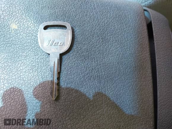 2005 Chevrolet Tahoe LT z VIN 1GNEC13T25R221733, wystawiony jako IAAI lot #41373567 z przebiegiem 250 437 mil mil oraz . Historia ofert i sprzedaży dostępna na DreamBid. Obrazek 11.