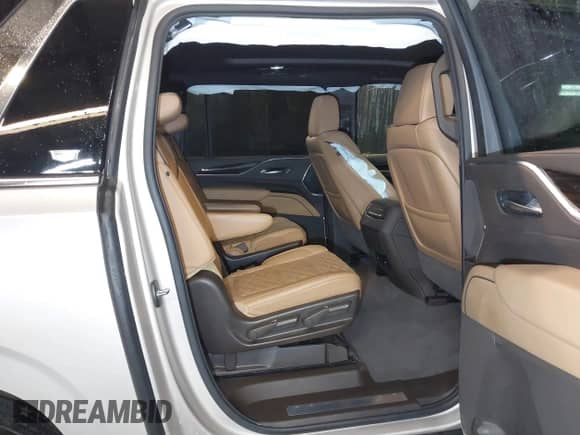 2022 Cadillac Escalade ESV с VIN 1GYS4KKT1NR220003, выставлен на аукционе IAAI как лот 42319143 с пробегом 30 433 миль миль и . История ставок и продаж доступна на DreamBid. Изображение 8.