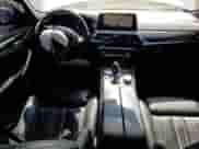 2019 BMW 5 Series 530i xDrive z VIN WBAJA7C5XKWC77790, wystawiony jako Copart lot #61761925 z przebiegiem 75 583 mil mil oraz Szkoda całkowita • Salvage title. Historia ofert i sprzedaży dostępna na DreamBid. Obrazek 8.