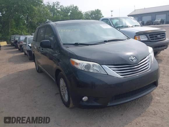 2015 Toyota Sienna XLE with VIN 5TDYK3DC3FS638686, listed as a IAAI auction lot 42482709 with 187,118 mi miles and . Bid and sale history available at DreamBid. Image 1.