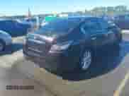 2012 Nissan Maxima S z VIN 1N4AA5AP4CC805938, wystawiony jako IAAI lot #43423540 z przebiegiem 182 388 mil mil oraz . Historia ofert i sprzedaży dostępna na DreamBid. Obrazek 4.