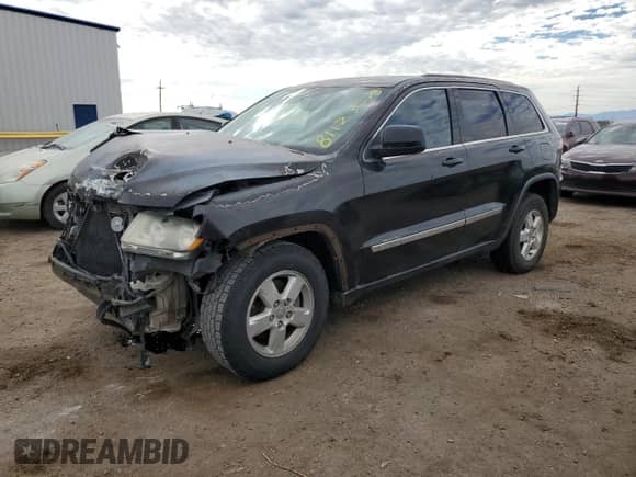 2012 Jeep Grand Cherokee Laredo z VIN 1C4RJEAG0CC307054, wystawiony jako Copart lot #81123575 z przebiegiem 304 057 mil mil oraz Czysty tytuł • Clean title. Historia ofert i sprzedaży dostępna na DreamBid. Obrazek 1.