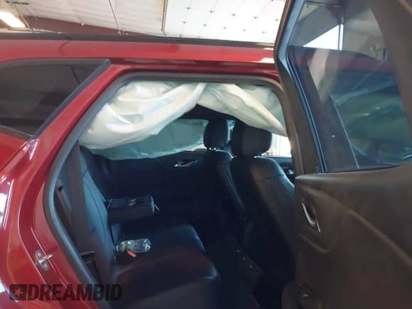 2021 Chevrolet Blazer RS z VIN 3GNKBKRS0MS504816, wystawiony jako IAAI lot #43150871 z przebiegiem 60 848 mil mil oraz . Historia ofert i sprzedaży dostępna na DreamBid. Obrazek 8.