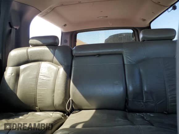 2000 Chevrolet Suburban LS z VIN 3GNEC16T9YG195275, wystawiony jako Copart lot #81143735 z przebiegiem 20 078 mil mil oraz Szkoda całkowita • Salvage title. Historia ofert i sprzedaży dostępna na DreamBid. Obrazek 10.