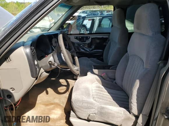 2001 Chevrolet Blazer LT с VIN 1GNCS13WX1K193588, выставлен на аукционе Copart как лот 52817665 с пробегом 98 109 миль миль и Списание • Salvage title. История ставок и продаж доступна на DreamBid. Изображение 7.