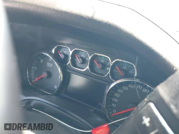 2017 Chevrolet Suburban LT z VIN 1GNSCHKC0HR252447, wystawiony jako IAAI lot #42233524 z przebiegiem Nie podano mil oraz . Historia ofert i sprzedaży dostępna na DreamBid. Obrazek 16.