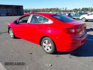 2018 Chevrolet Cruze LS z VIN 1G1BC5SM2J7115195, wystawiony jako IAAI lot #43381484 z przebiegiem 83 701 mil mil oraz . Historia ofert i sprzedaży dostępna na DreamBid. Obrazek 3.