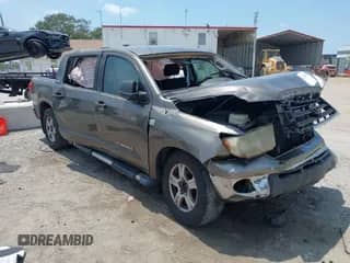 2007 Toyota Tundra SR5 z VIN 5TBET54197S454714, wystawiony jako IAAI lot #42234798 z przebiegiem 385 323 mil mil oraz . Historia ofert i sprzedaży dostępna na DreamBid. Obrazek 1.
