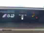 2014 Toyota Prius One z VIN JTDKDTB37E1069808, wystawiony jako IAAI lot #42867113 z przebiegiem 151 367 mil mil oraz . Historia ofert i sprzedaży dostępna na DreamBid. Obrazek 7.