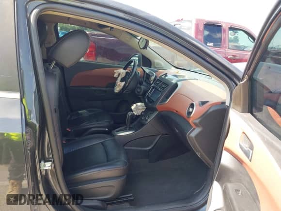 2015 Chevrolet Sonic LTZ с VIN 1G1JE5SB6F4116315, выставлен на аукционе IAAI как лот 42678545 с пробегом Не указан миль и . История ставок и продаж доступна на DreamBid. Изображение 5.