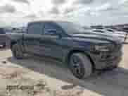 2023 Ram 1500 Limited z VIN 1C6SRFHT8PN617036, wystawiony jako Copart lot #70986025 z przebiegiem 32 487 mil mil oraz Czysty tytuł • Clean title. Historia ofert i sprzedaży dostępna na DreamBid. Obrazek 4.