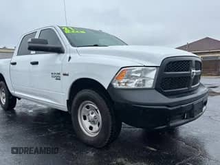 2021 Ram 1500 Tradesman z VIN 3C6RR7KT6MG570039, wystawiony jako Copart lot #70711555 z przebiegiem 160 613 mil mil oraz Czysty tytuł • Clean title. Historia ofert i sprzedaży dostępna na DreamBid. Obrazek 1.