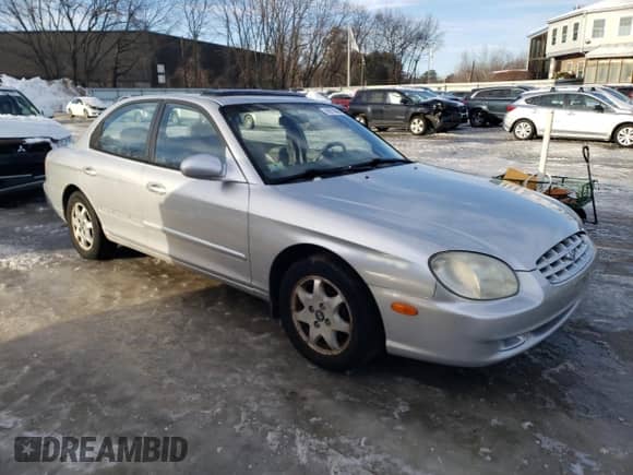 2000 Hyundai Sonata GLS with VIN KMHWF35V0YA224725, listed as a Copart auction lot 46110805 with 82,863 mi miles and Clean title. Bid and sale history available at DreamBid. Image 4.