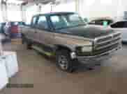 1998 Dodge 1500 z VIN 3B7HF12Z0WG126091, wystawiony jako IAAI lot #42620852 z przebiegiem 151 503 mil mil oraz . Historia ofert i sprzedaży dostępna na DreamBid. Obrazek 1.