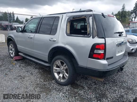 2010 Ford Explorer XLT с VIN 1FMEU8DE5AUA51143, выставлен на аукционе IAAI как лот 42911821 с пробегом Не указан миль и . История ставок и продаж доступна на DreamBid. Изображение 3.
