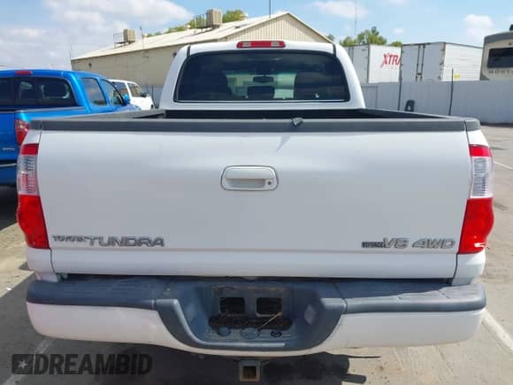 2005 Toyota Tundra Limited z VIN 5TBDT48135S479170, wystawiony jako IAAI lot #43249054 z przebiegiem 176 004 mil mil oraz . Historia ofert i sprzedaży dostępna na DreamBid. Obrazek 17.