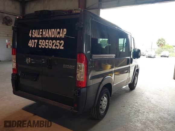 2023 Ram ProMaster Cargo z VIN 3C6LRVNG6PE600276, wystawiony jako IAAI lot #43383251 z przebiegiem 2 941 mil mil oraz . Historia ofert i sprzedaży dostępna na DreamBid. Obrazek 4.