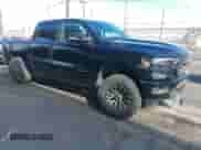 2019 Ram 1500 Big Horn z VIN 1C6RRFFG0KN803411, wystawiony jako IAAI lot #43290135 z przebiegiem 84 043 mil mil oraz . Historia ofert i sprzedaży dostępna na DreamBid. Obrazek 1.