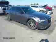 2016 Chrysler 300 S Alloy Edition z VIN 2C3CCABG6GH321121, wystawiony jako IAAI lot #41951797 z przebiegiem 115 170 mil mil oraz . Historia ofert i sprzedaży dostępna na DreamBid. Obrazek 1.