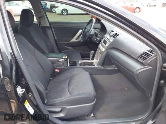 2011 Toyota Camry LE z VIN 4T1BF3EK1BU676158, wystawiony jako IAAI lot #43277777 z przebiegiem 210 376 mil mil oraz . Historia ofert i sprzedaży dostępna na DreamBid. Obrazek 5.