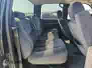 2005 GMC Sierra 1500 SLE z VIN 2GTEK13T951280718, wystawiony jako Copart lot #68005585 z przebiegiem 177 042 mil mil oraz Szkoda całkowita • Salvage title. Historia ofert i sprzedaży dostępna na DreamBid. Obrazek 10.