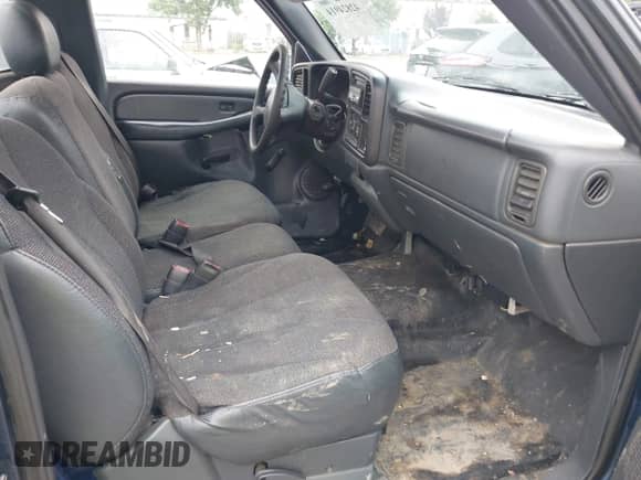 2000 Chevrolet Silverado 1500 LS with VIN 1GCEC14W3YZ104233, listed as a IAAI auction lot 42824914 with Not provided miles and . Bid and sale history available at DreamBid. Image 5.