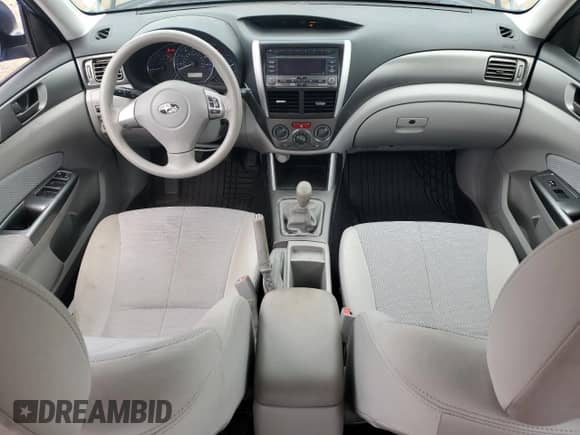 2011 Subaru Forester X z VIN JF2SHBBC4BG703679, wystawiony jako Copart lot #64521565 z przebiegiem 112 026 mil mil oraz Czysty tytuł • Clean title. Historia ofert i sprzedaży dostępna na DreamBid. Obrazek 8.