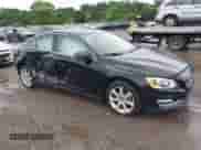 2016 Volvo S60 T5 Drive-E Premier z VIN YV126MFK7G2407961, wystawiony jako IAAI lot #42640958 z przebiegiem 96 884 mil mil oraz . Historia ofert i sprzedaży dostępna na DreamBid. Obrazek 1.