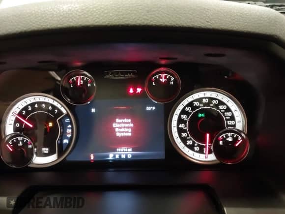 2017 Ram 1500 Big Horn z VIN 1C6RR6LT2HS547932, wystawiony jako IAAI lot #41293077 z przebiegiem 111 714 mil mil oraz . Historia ofert i sprzedaży dostępna na DreamBid. Obrazek 7.