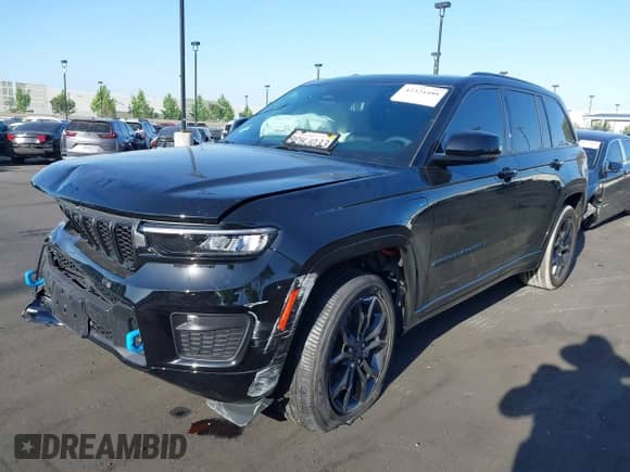 2024 Jeep Grand Cherokee z VIN 1C4RJYB6XR8612970, wystawiony jako IAAI lot #42324488 z przebiegiem 5 701 mil mil oraz . Historia ofert i sprzedaży dostępna na DreamBid. Obrazek 17.