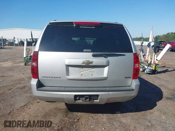 2011 Chevrolet Suburban LS с VIN 1GNSCHE07BR333292, выставлен на аукционе IAAI как лот 43451403 с пробегом 196 552 миль миль и . История ставок и продаж доступна на DreamBid. Изображение 15.