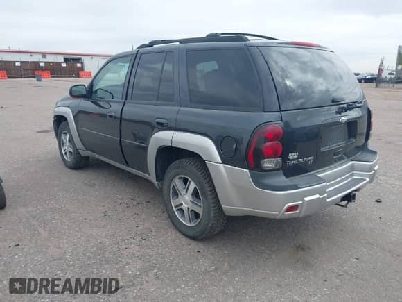 2005 Chevrolet TrailBlazer LS with VIN 1GNDT13S352308441, listed as a IAAI auction lot 43378864 with 189,574 mi miles and . Bid and sale history available at DreamBid. Image 3.