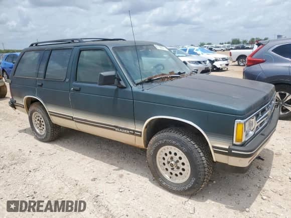 1993 Chevrolet Blazer z VIN 1GNDT13W2P2111444, wystawiony jako Copart lot #61199575 z przebiegiem 177 604 mil mil oraz Czysty tytuł • Clean title. Historia ofert i sprzedaży dostępna na DreamBid. Obrazek 4.