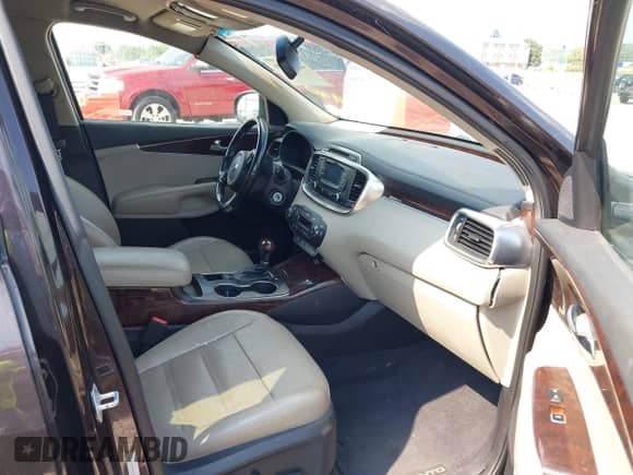 2016 Kia Sorento EX with VIN 5XYPHDA54GG081940, listed as a IAAI auction lot 42656146 with 172,113 mi miles and . Bid and sale history available at DreamBid. Image 5.