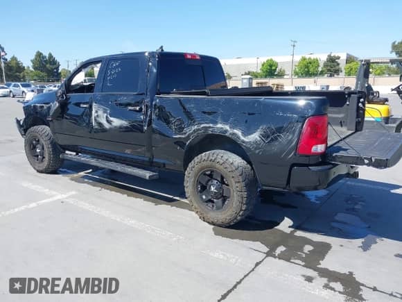 2020 Ram 1500 SLT z VIN 1C6RR6TT5LS133603, wystawiony jako IAAI lot #42357399 z przebiegiem 75 102 mil mil oraz . Historia ofert i sprzedaży dostępna na DreamBid. Obrazek 3.