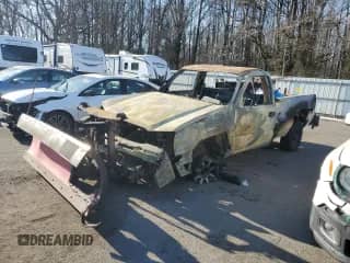 2003 Chevrolet Silverado 2500HD Work Truck с VIN 1GCHK24UX3E172792, выставлен на аукционе Copart как лот 42779795 с пробегом Не указан миль и Списание • Salvage title. История ставок и продаж доступна на DreamBid. Изображение 1.