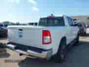 2022 Ram 1500 Big Horn z VIN 1C6RREFG9NN446003, wystawiony jako IAAI lot #42599070 z przebiegiem 61 974 mil mil oraz . Historia ofert i sprzedaży dostępna na DreamBid. Obrazek 4.