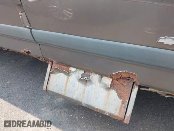2001 Chevrolet Express с VIN 1GBHG39R111196645, выставлен на аукционе IAAI как лот 42415730 с пробегом 102 395 миль миль и . История ставок и продаж доступна на DreamBid. Изображение 14.