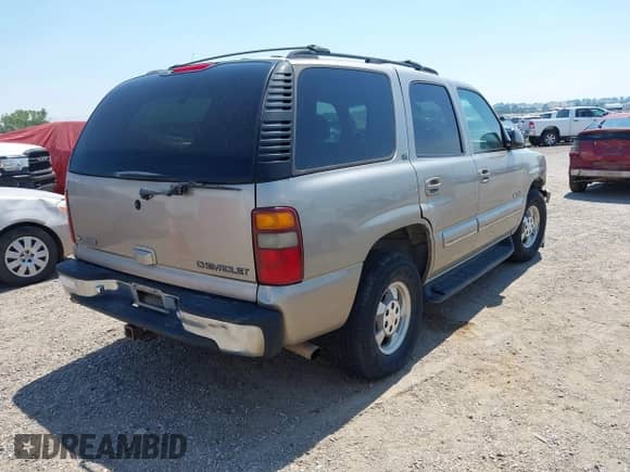 2000 Chevrolet Tahoe LS z VIN 1GNEC13T4YJ186048, wystawiony jako IAAI lot #42928108 z przebiegiem 188 360 mil mil oraz . Historia ofert i sprzedaży dostępna na DreamBid. Obrazek 4.