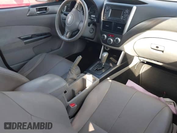 2012 Subaru Forester X Limited z VIN JF2SHBEC0CH420297, wystawiony jako IAAI lot #43180001 z przebiegiem 170 820 mil mil oraz . Historia ofert i sprzedaży dostępna na DreamBid. Obrazek 5.