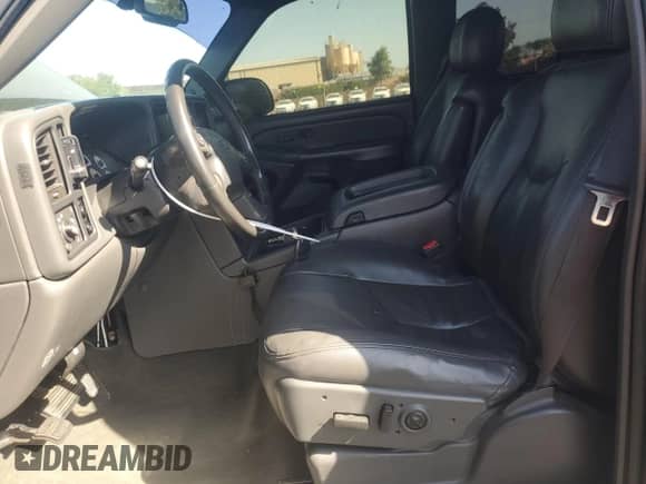 2004 Chevrolet Silverado SS с VIN 2GCEK19N141300578, выставлен на аукционе Copart как лот 57493055 с пробегом 143 615 миль миль и Списание • Salvage title. История ставок и продаж доступна на DreamBid. Изображение 7.