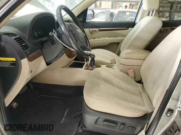 2008 Hyundai Santa Fe SE z VIN 5NMSH73E68H180386, wystawiony jako Copart lot #82701915 z przebiegiem 157 746 mil mil oraz Czysty tytuł • Clean title. Historia ofert i sprzedaży dostępna na DreamBid. Obrazek 7.