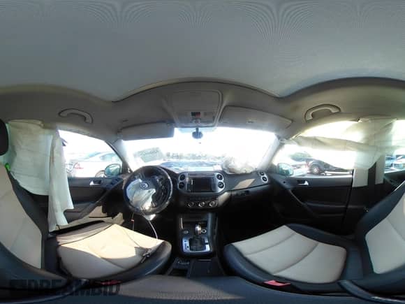 2016 Volkswagen Tiguan S z VIN WVGAV7AX0GW563336, wystawiony jako IAAI lot #42666149 z przebiegiem 181 587 mil mil oraz . Historia ofert i sprzedaży dostępna na DreamBid. Obrazek 18.