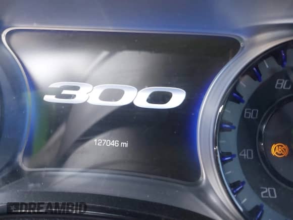 2018 Chrysler 300 S с VIN 2C3CCABG1JH269551, выставлен на аукционе IAAI как лот 41607485 с пробегом 127 046 миль миль и . История ставок и продаж доступна на DreamBid. Изображение 16.